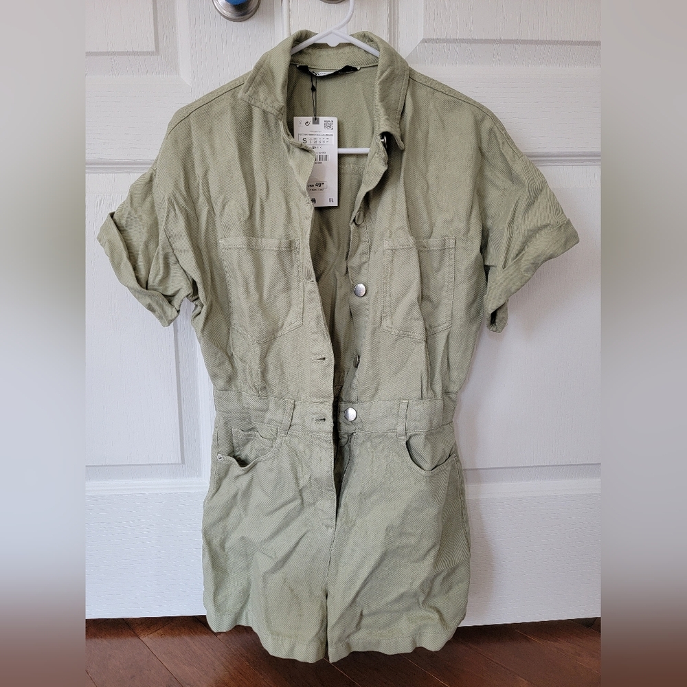 NWT Zara sage green romper size S